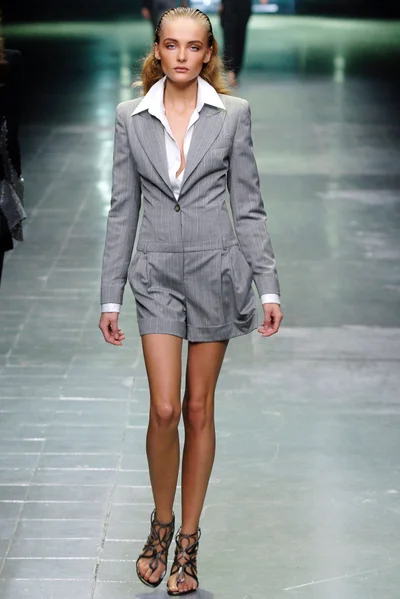 Look 10
